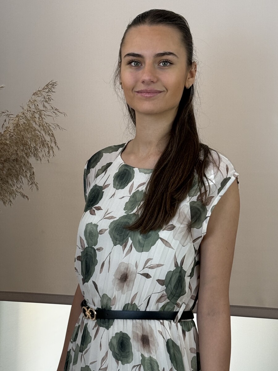 Plisszírozott mintás maxi ruha - khaki - Kép 14