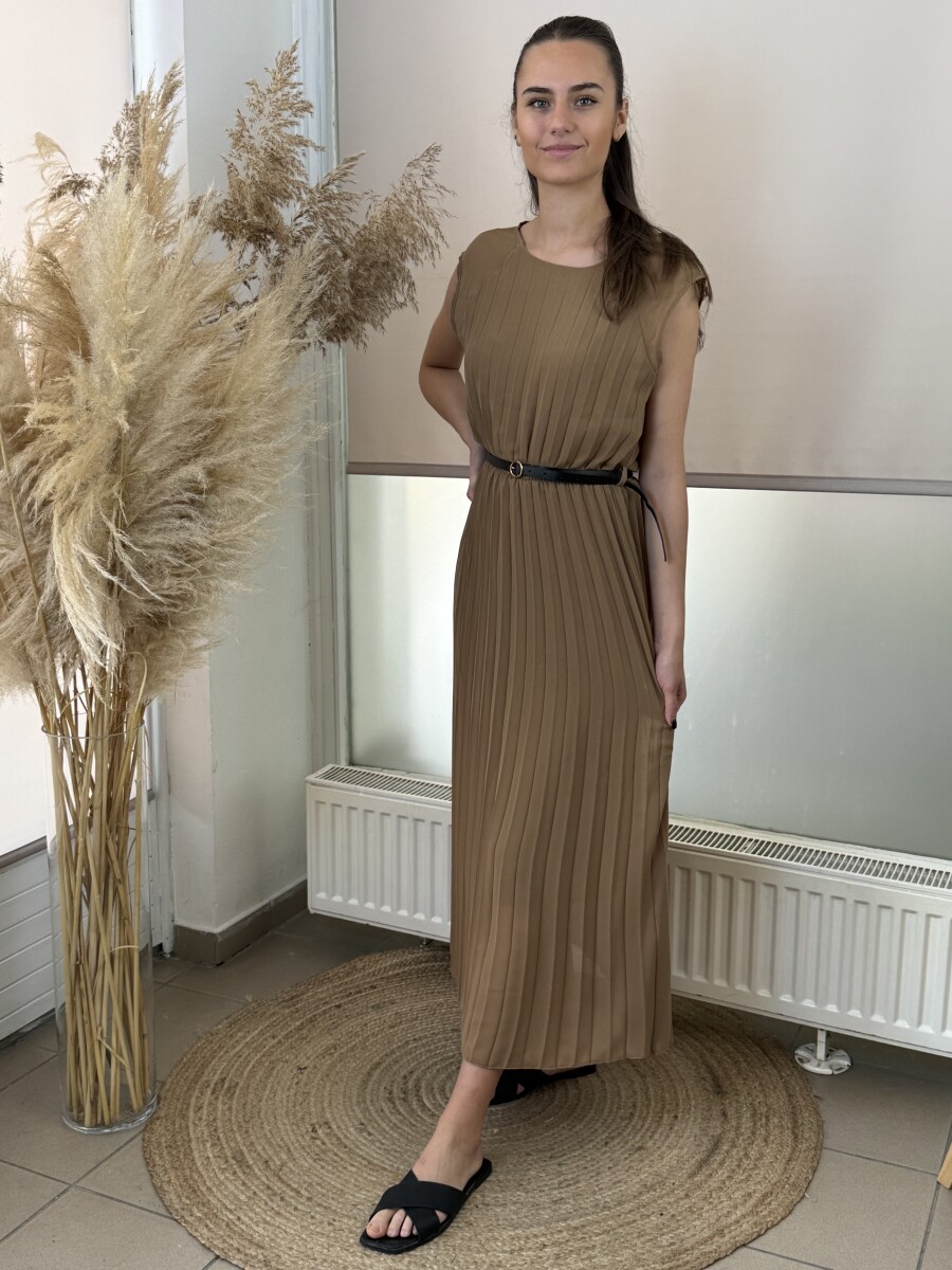 Plisszírozott öves maxi ruha - camel - Kép 2