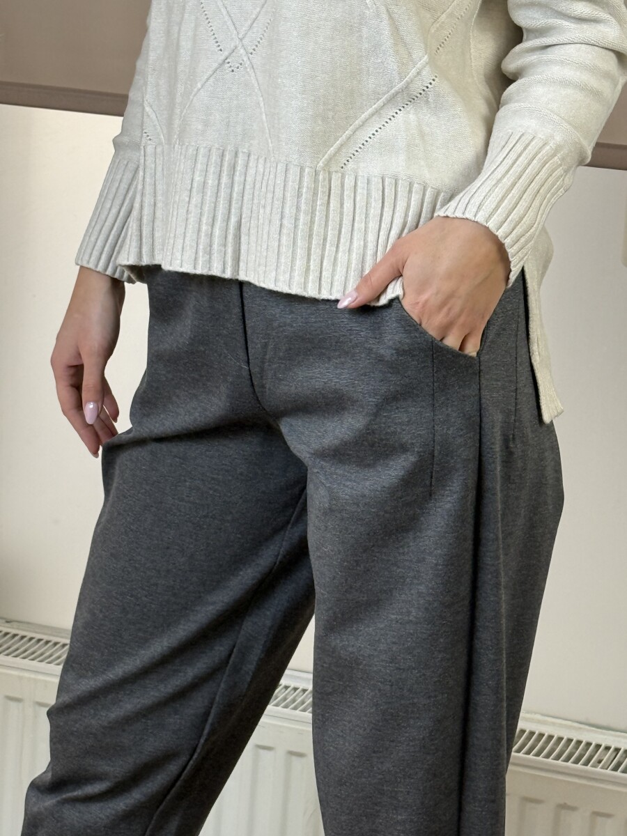 Zsebes mom fit nadrág - szürke - Kép 4