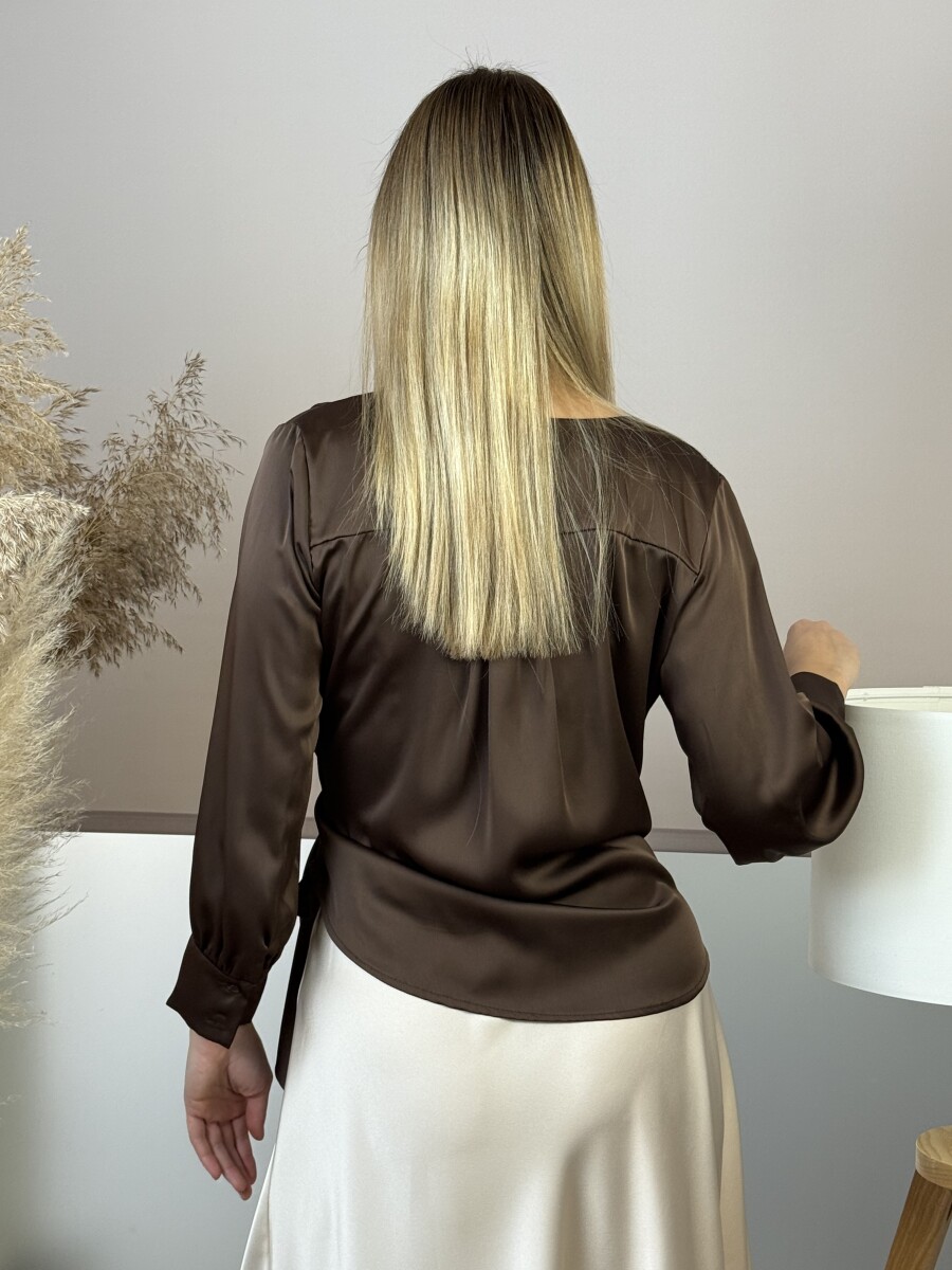 Átlapolt szatén hatású blúz - barna - Kép 16