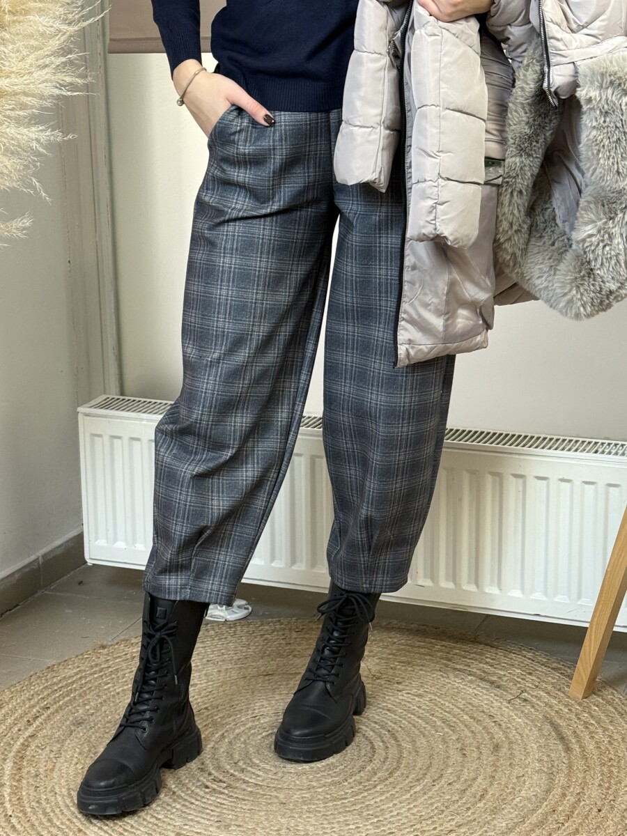 Kockás mom fit nadrág - szürke - Kép 17