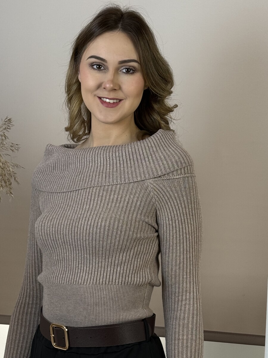 Kámzsás nyakú rövidállású pulóver - homok - Kép 11