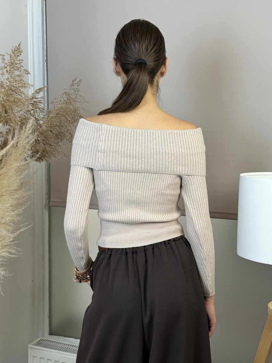 Kámzsás nyakú rövidállású pulóver - bézs - Kép 15