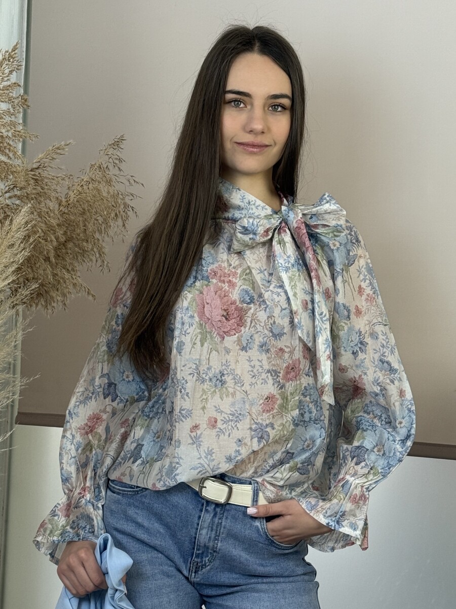 Virágos blúz masnival - világoskék - Kép 11