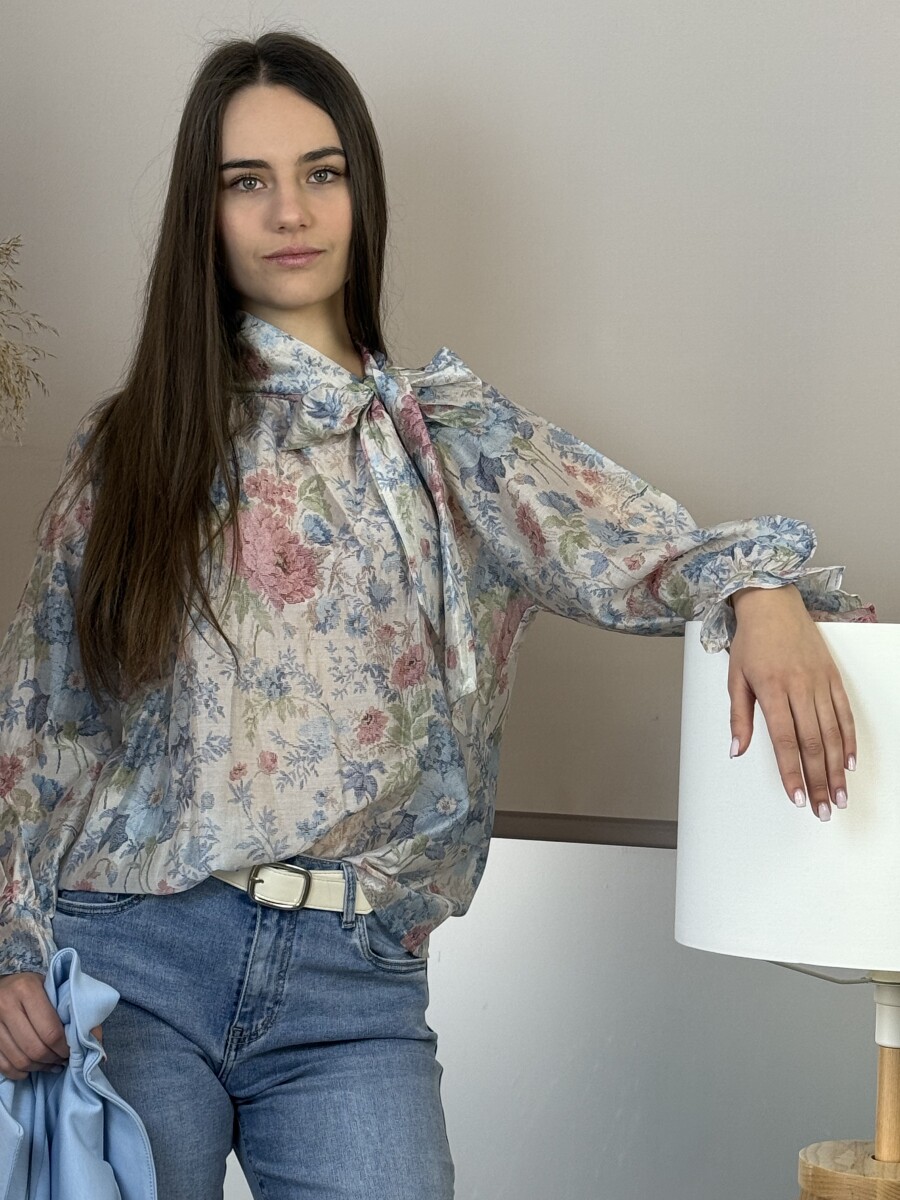 Virágos blúz masnival - világoskék - Kép 14