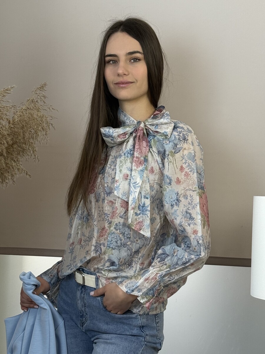 Virágos blúz masnival - világoskék - Kép 21