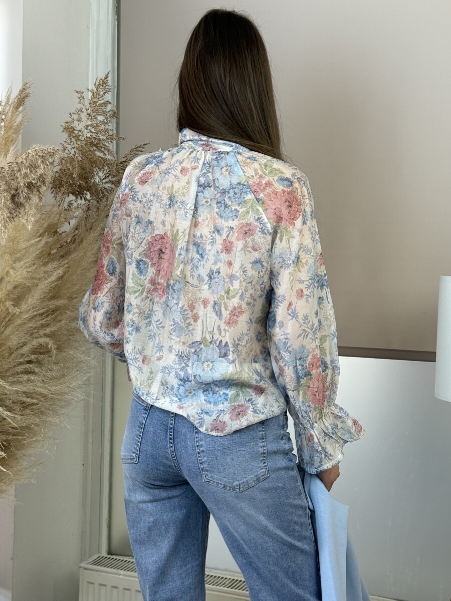 Virágos blúz masnival - világoskék - Kép 28