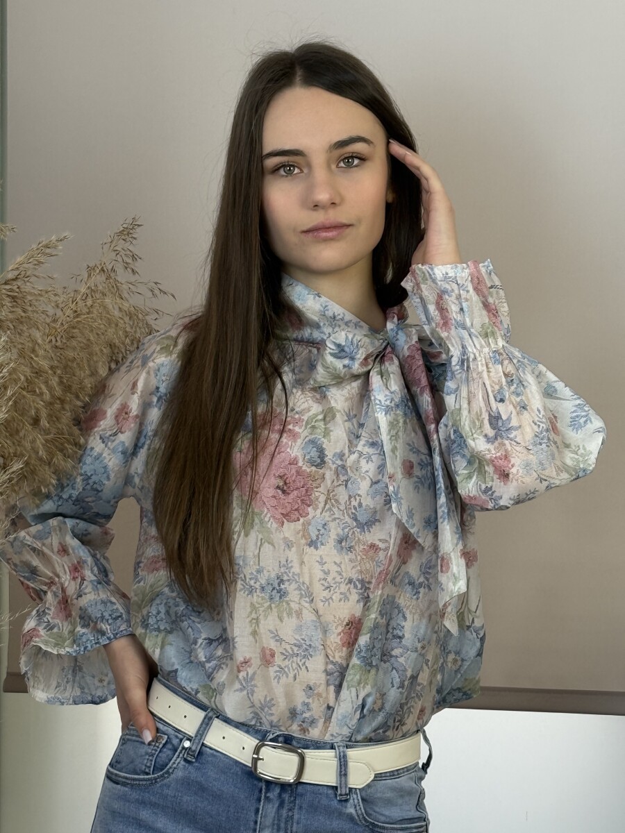 Virágos blúz masnival - világoskék - Kép 20