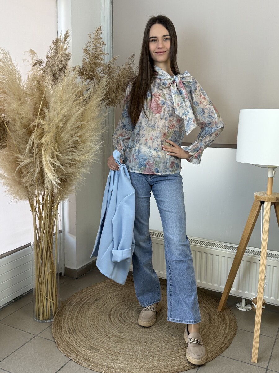 Virágos blúz masnival - világoskék - Kép 3