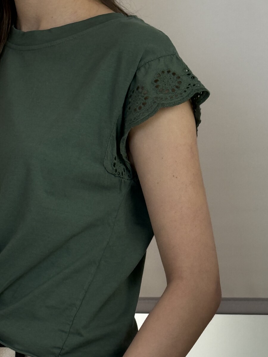 Madeirás vállú kötős póló - khaki - Kép 5