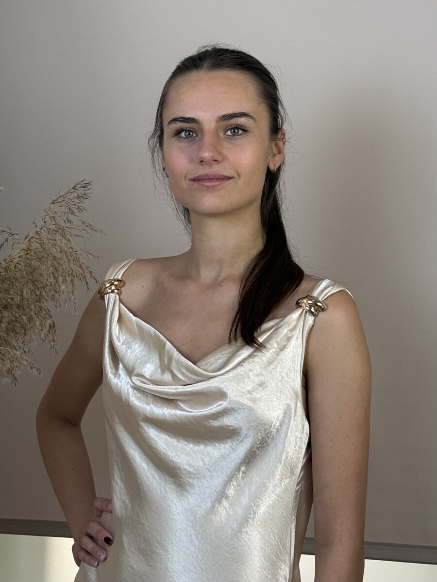 Ejtett nyakú szatén maxi ruha - bézs - Kép 13