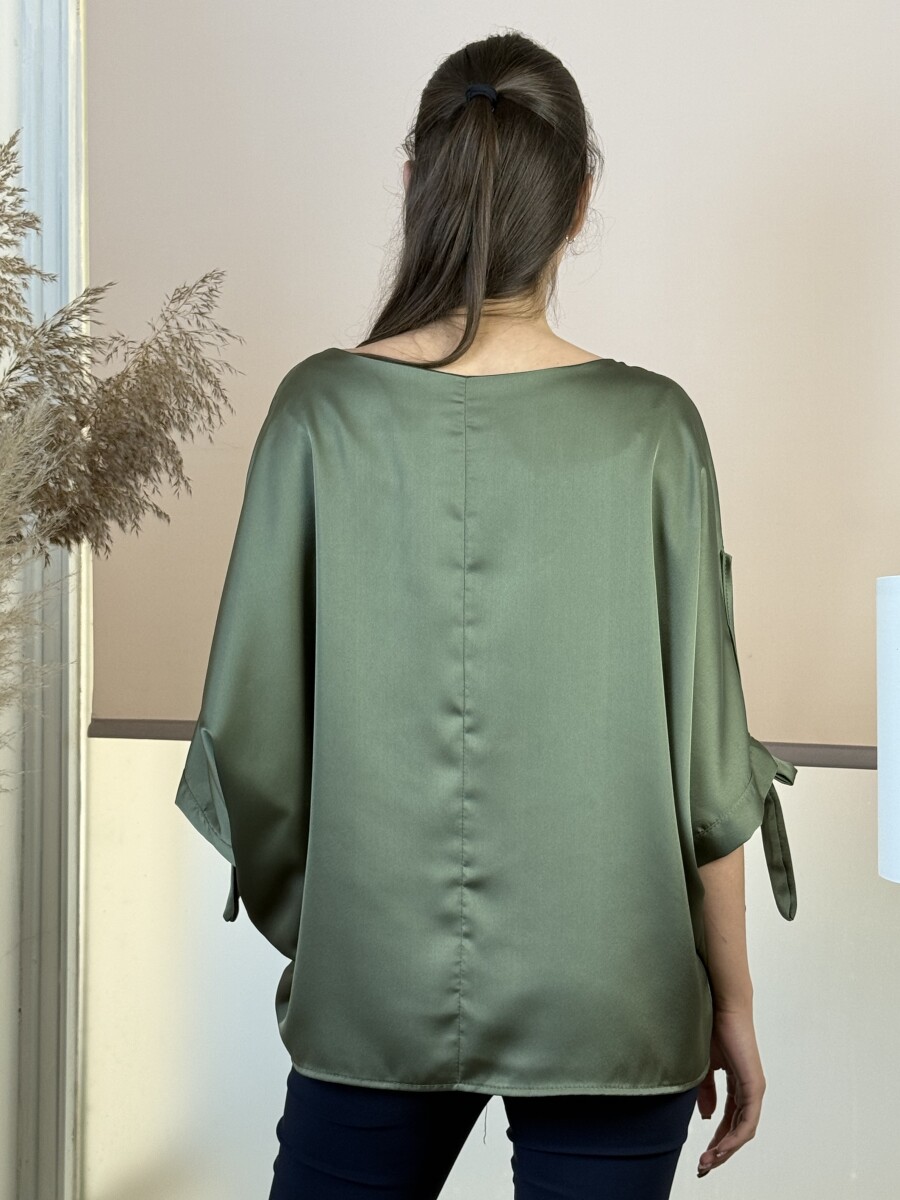 T ujjas szatén hatású blúz - khaki - Kép 8