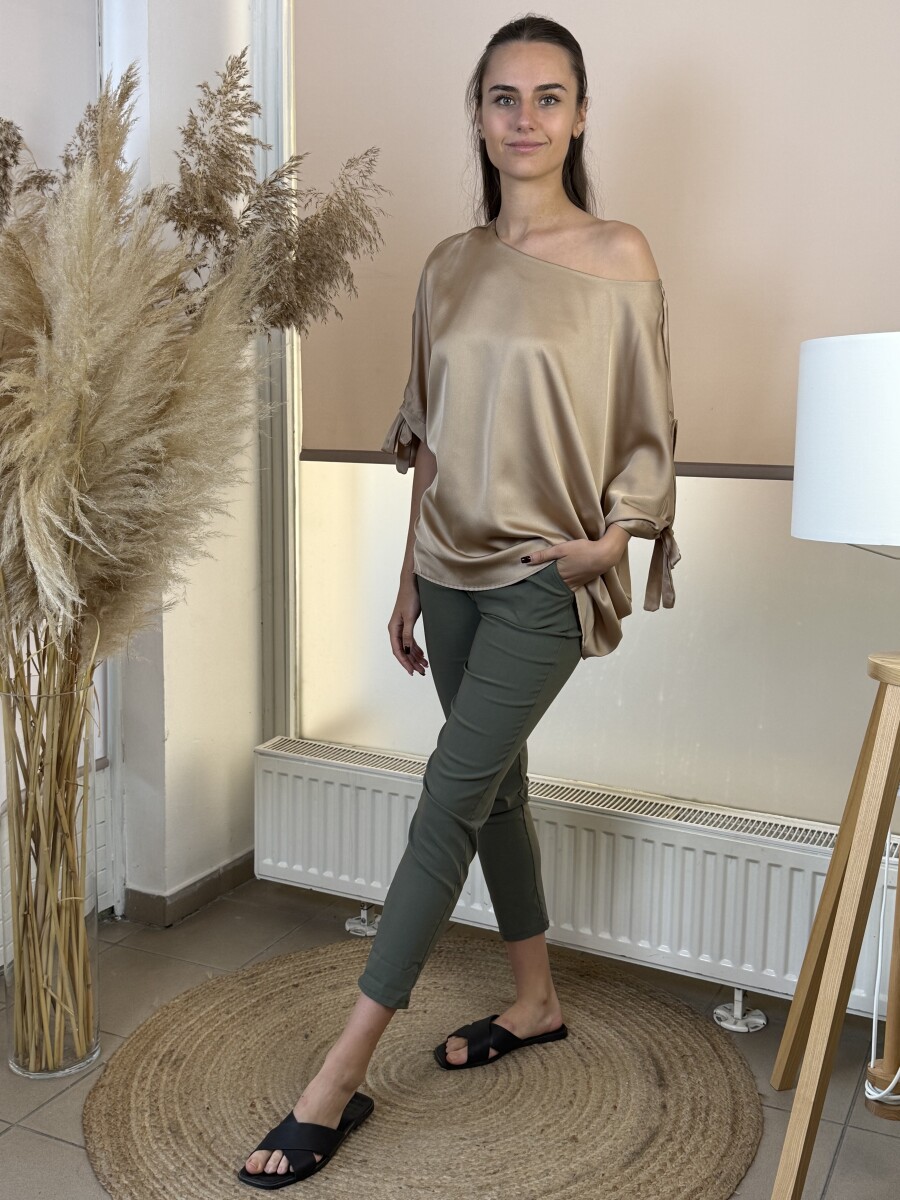 T ujjas szatén hatású blúz - camel - Kép 3