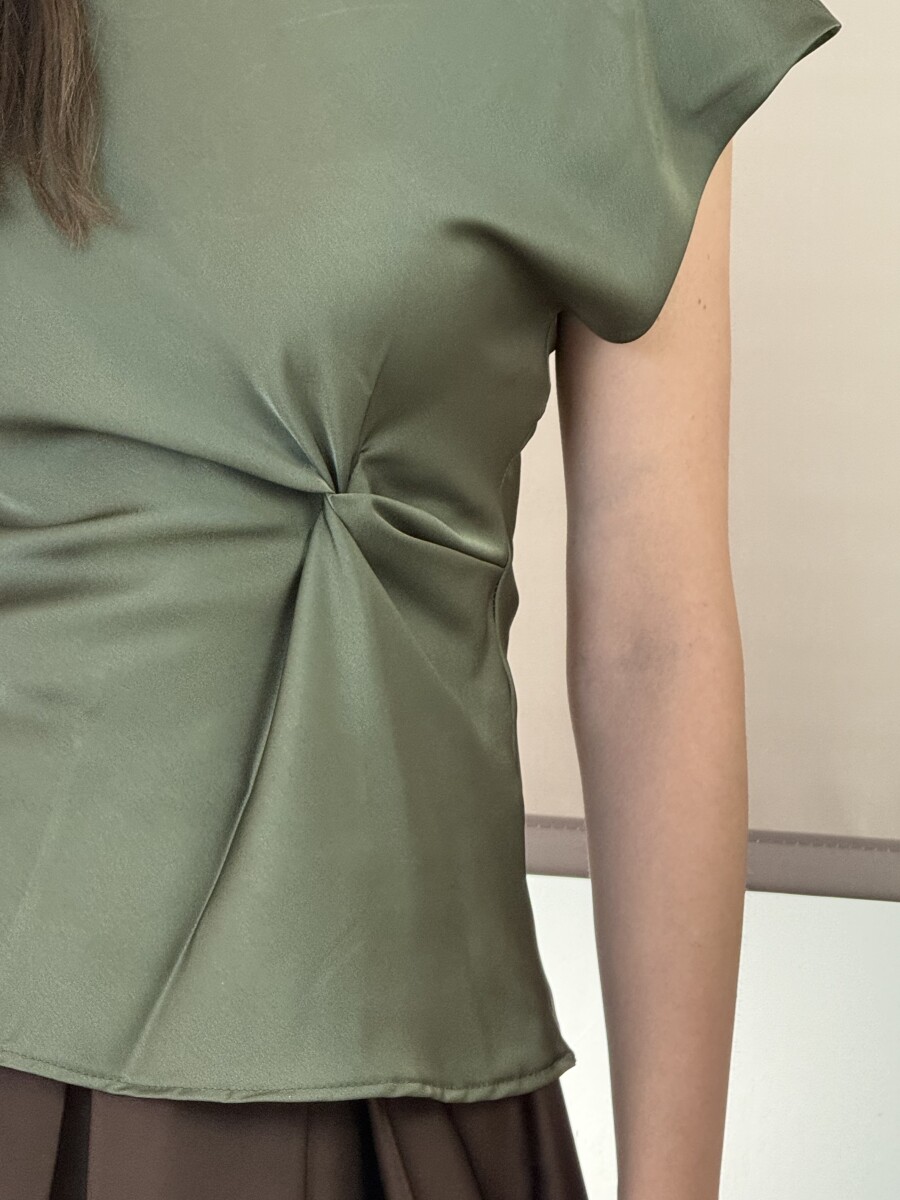 Szatén hatású csavart blúz - khaki - Kép 6