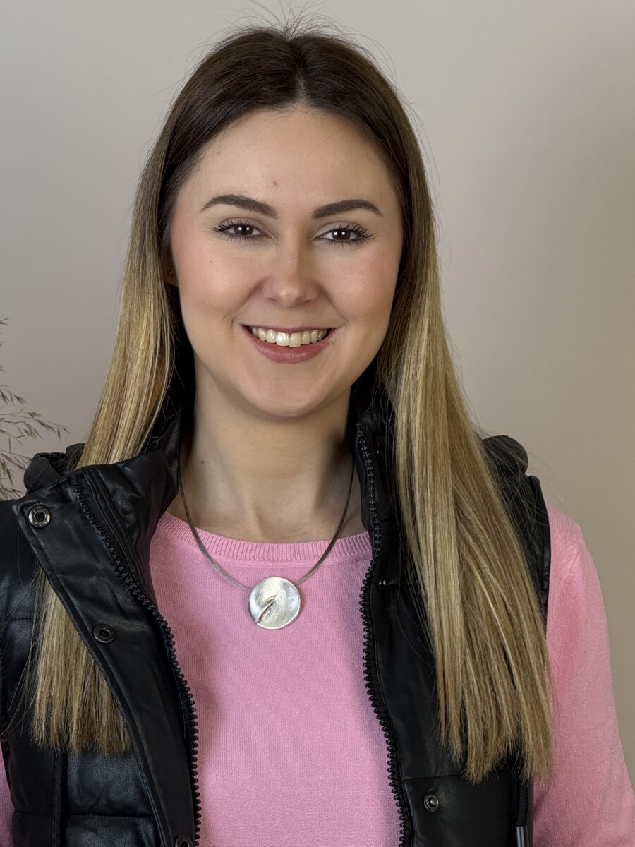 Karcolt íveltmedálos nyaklánc