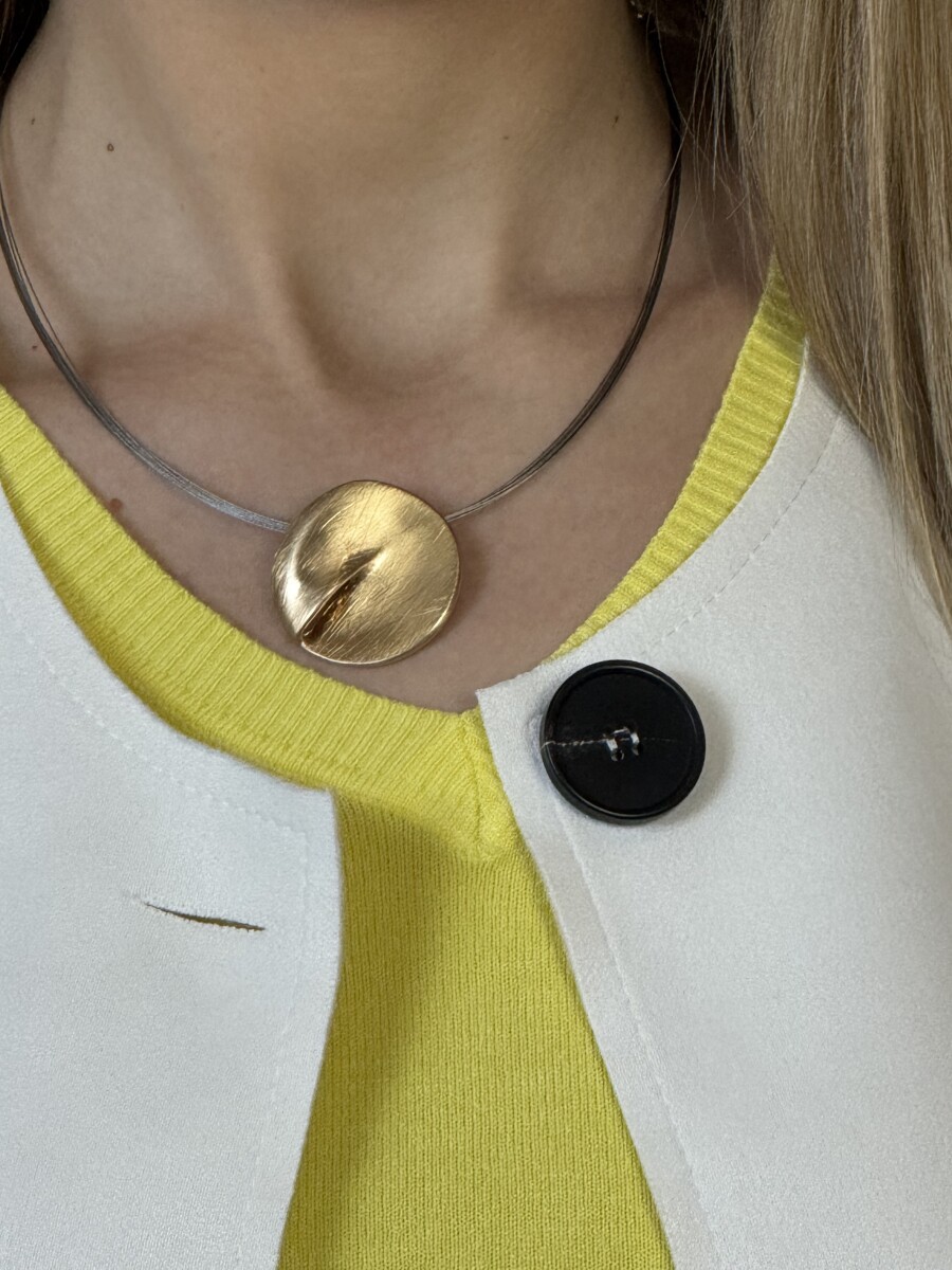 Karcolt íveltmedálos nyaklánc - arany - Kép 2