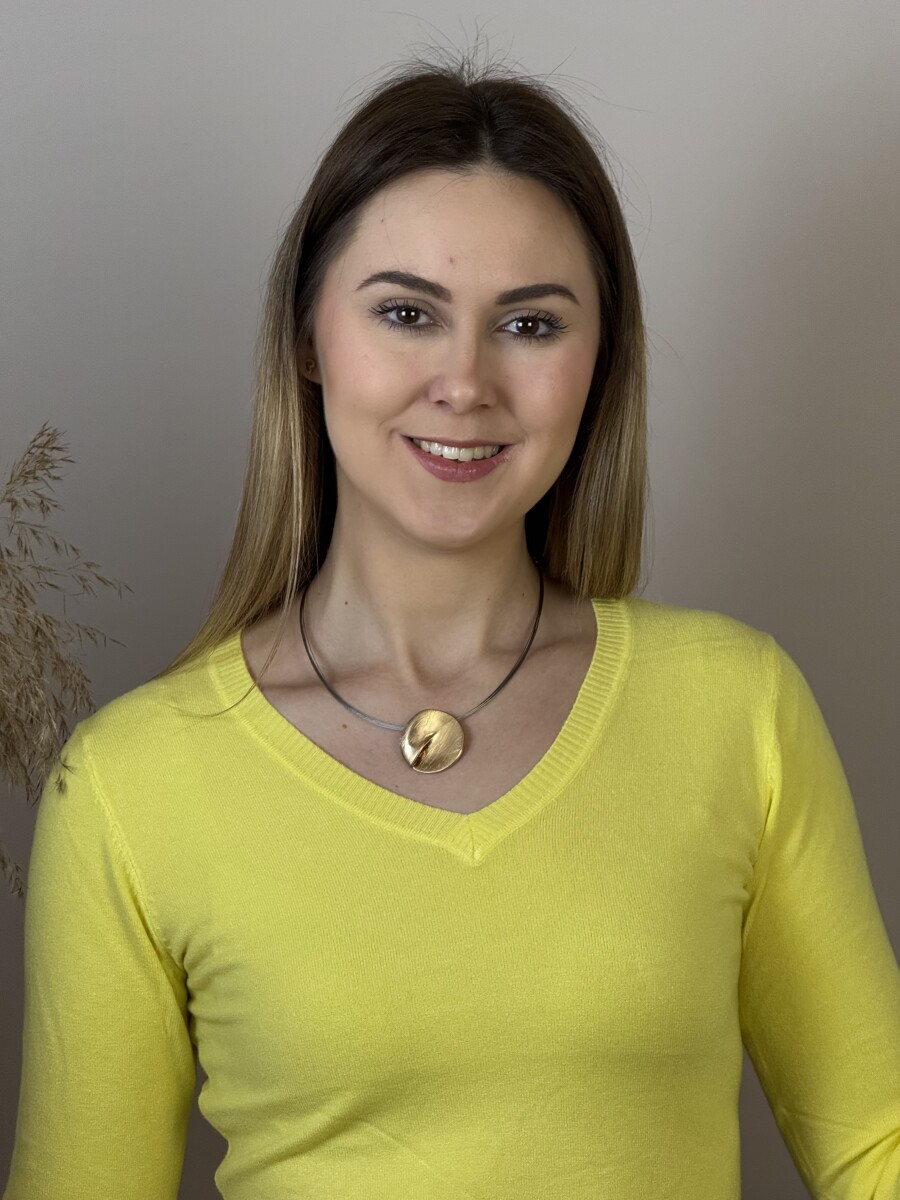 Karcolt íveltmedálos nyaklánc