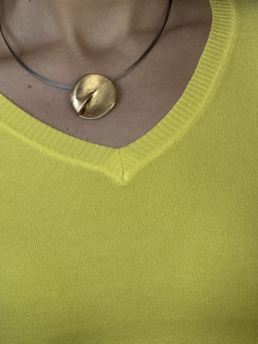 Karcolt íveltmedálos nyaklánc - arany - Kép 3