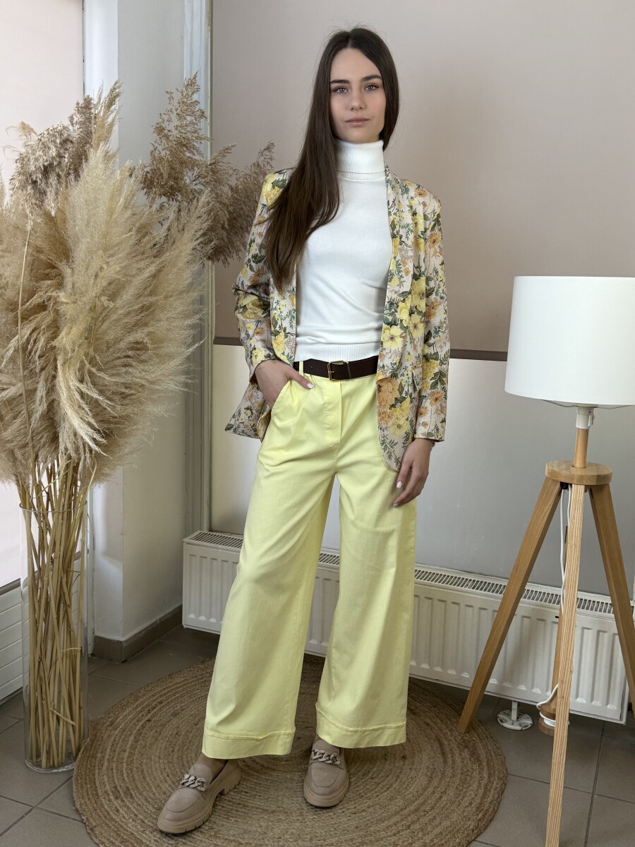 Bőszárú nadrág övvel