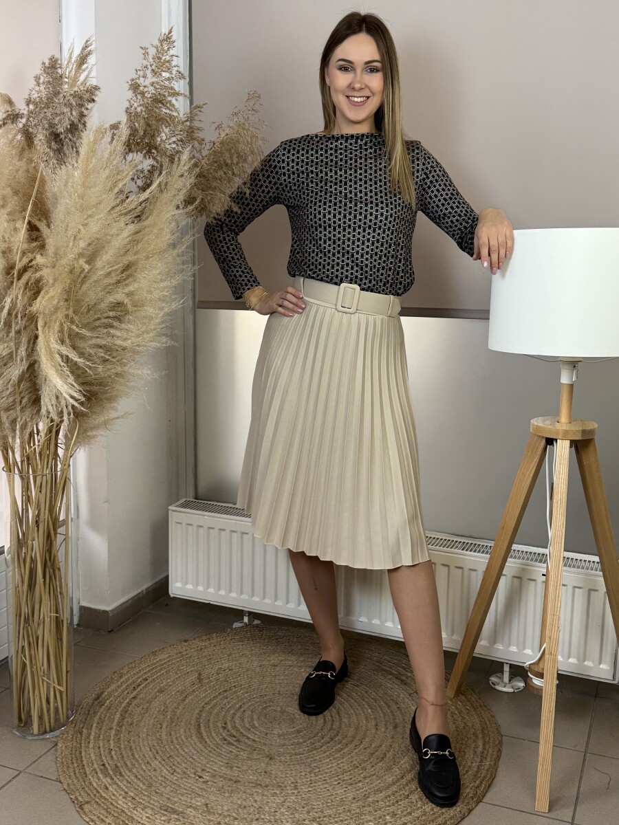 Plisszírozott szoknya övvel