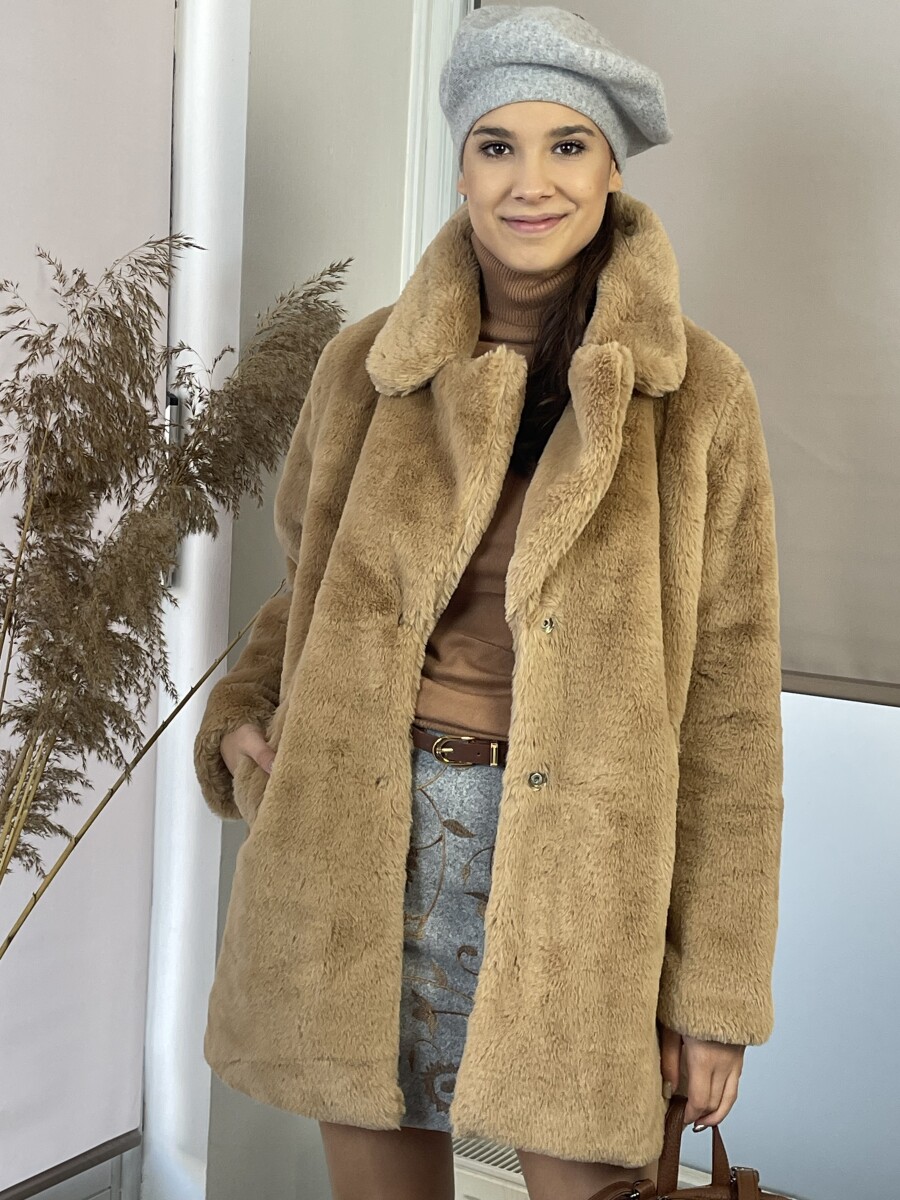 Szőrmekabát gallérral