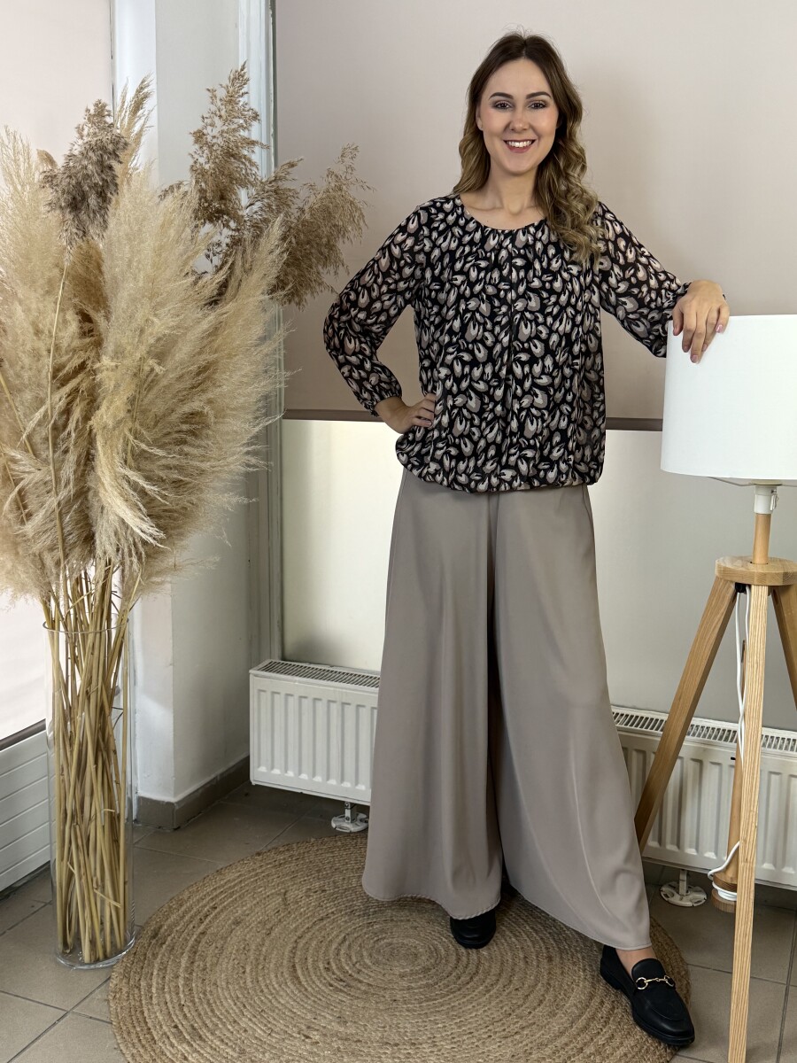 Gumisderekú nadrágszoknya