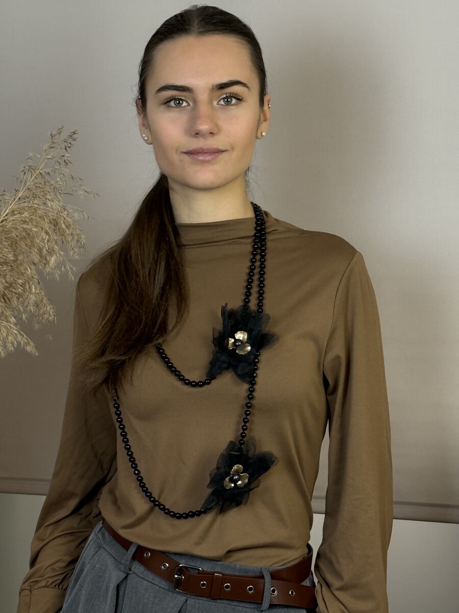 Virágos gyöngyös nyaklánc