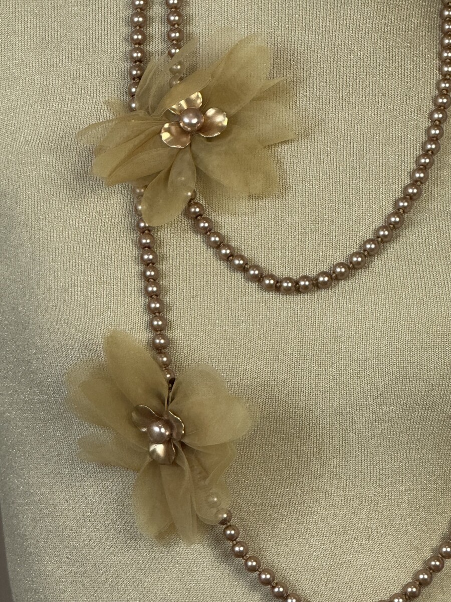 Virágos gyöngyös nyaklánc - bézs - Kép 8