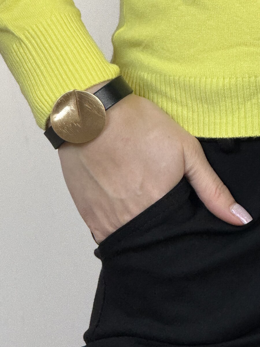 Karcolt íveltmedálos karkötő - arany - Kép 3