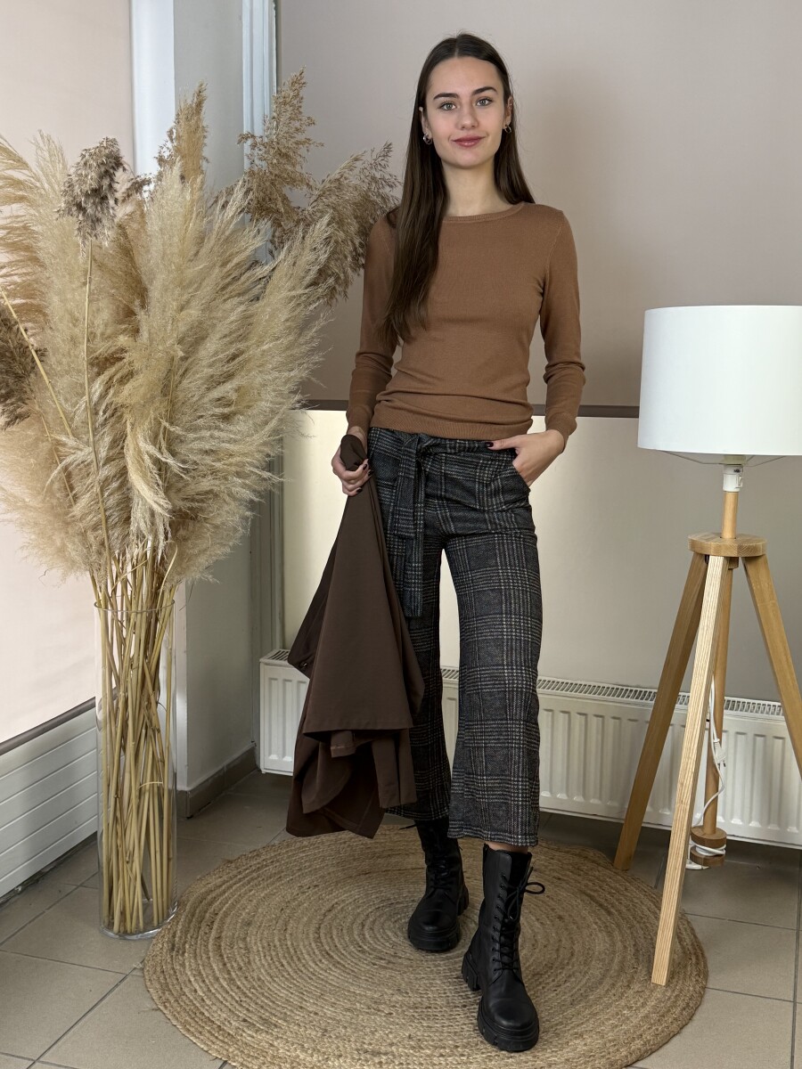 Passzés kereknyakú pulóver - barna - Kép 4