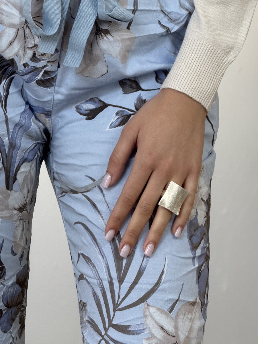 Ezüst színű karcolt négyzetes gyűrű