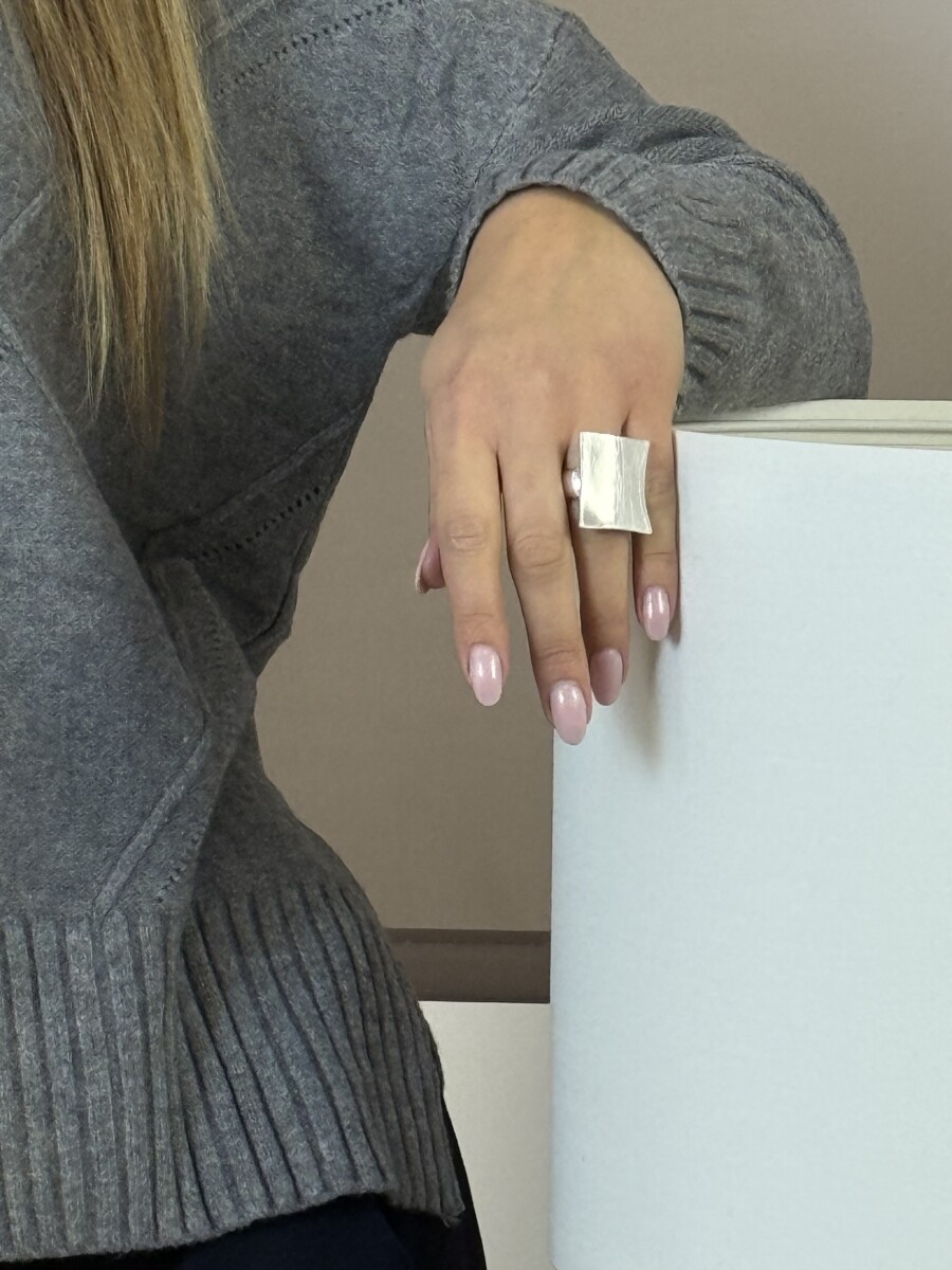 Ezüst színű karcolt négyzetes gyűrű - ezüst - Kép 3