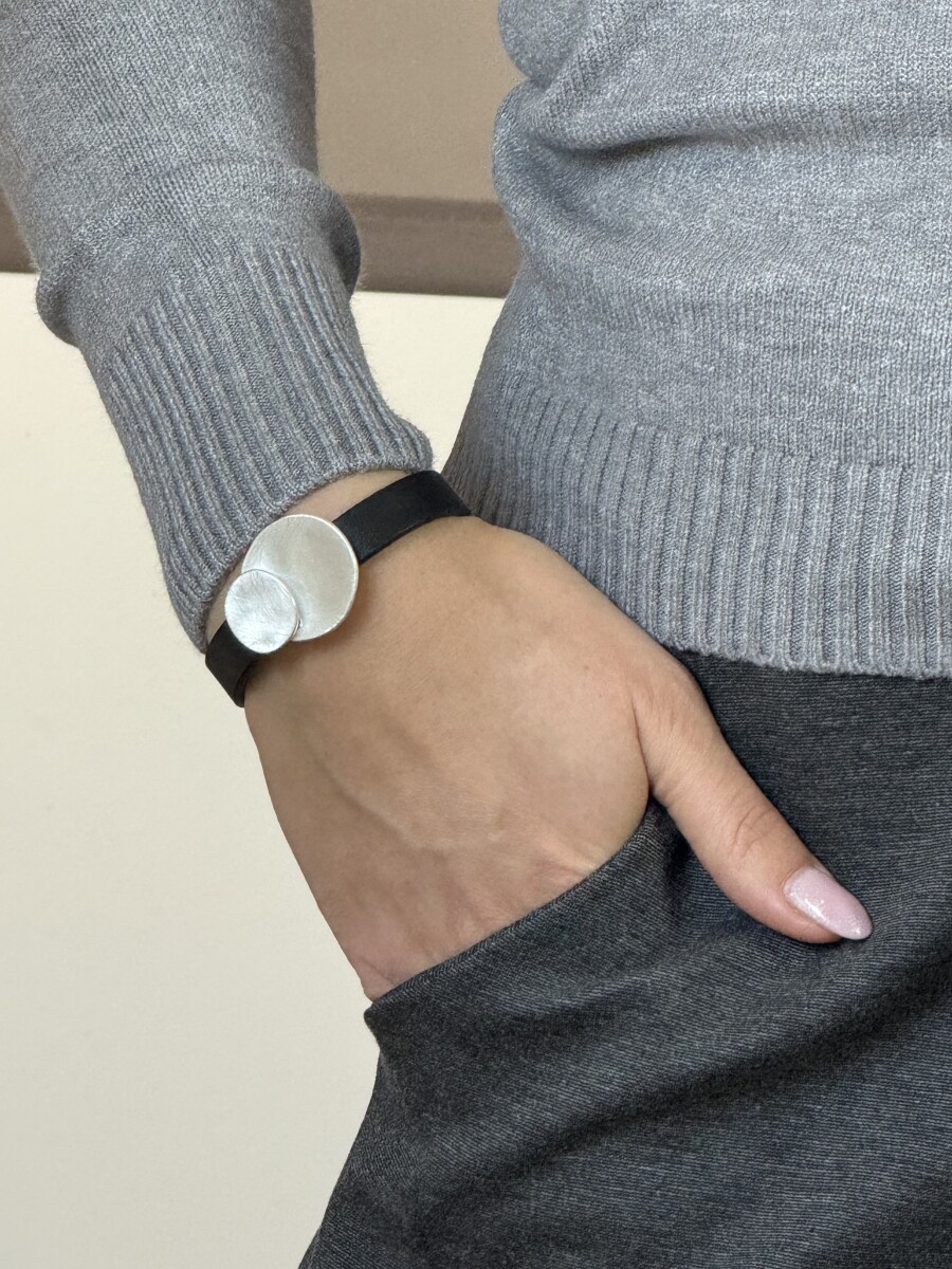 Karcolt duplamedálos karkötő - ezüst - Kép 2