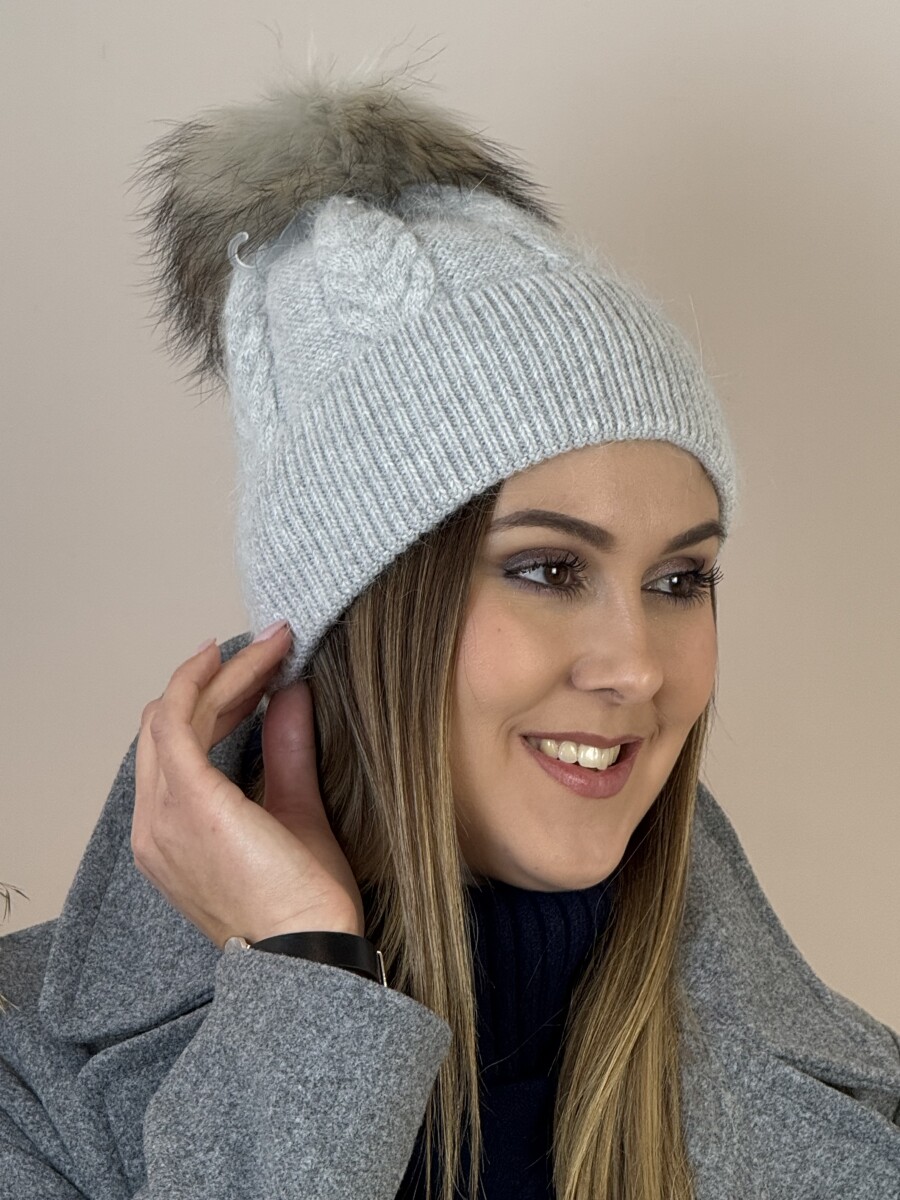 Bojtos kötött sapka