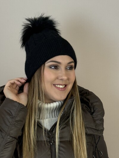 Bojtos kötött sapka - fekete