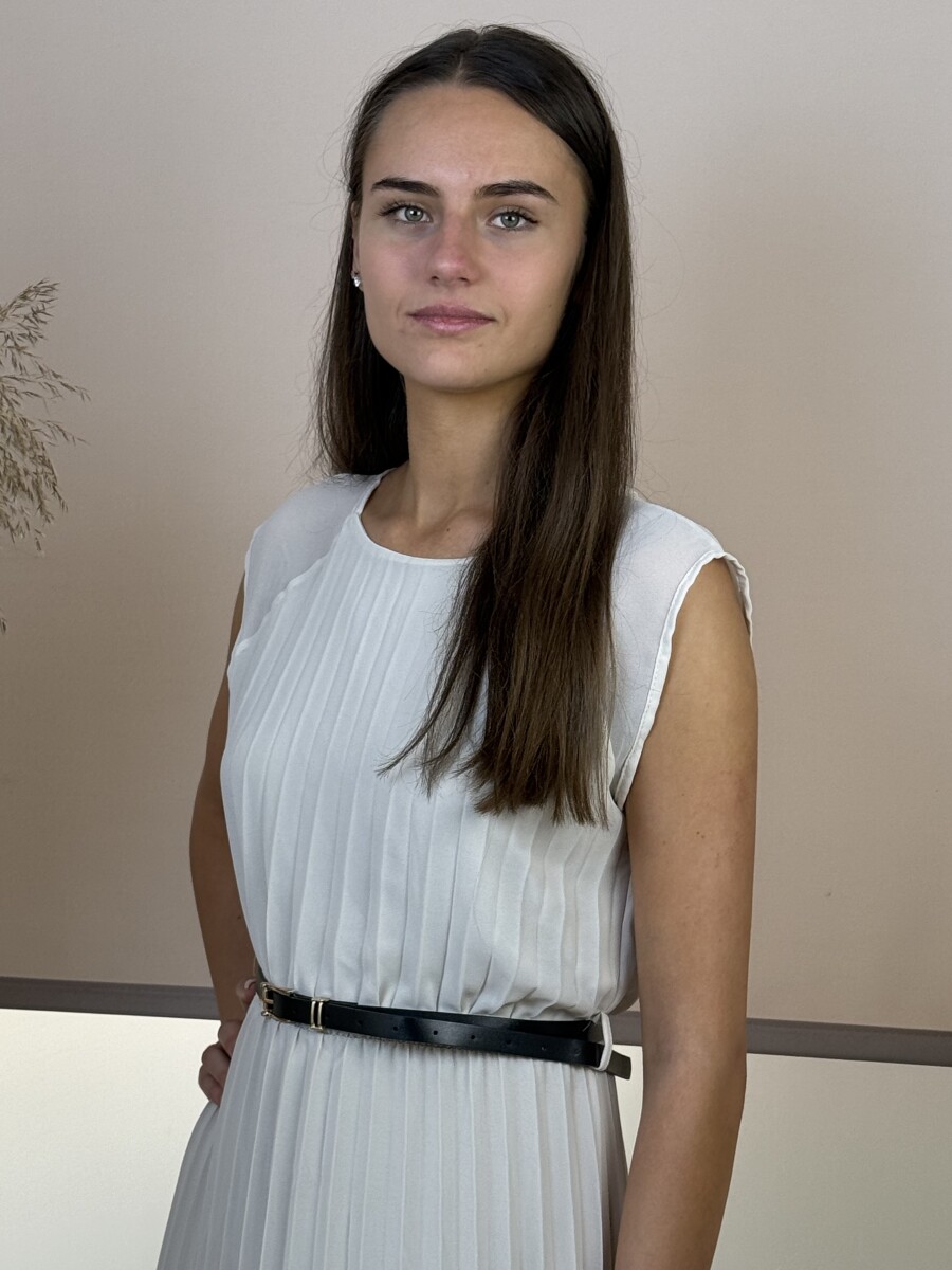 Plisszírozott öves mini ruha - bézs - Kép 7