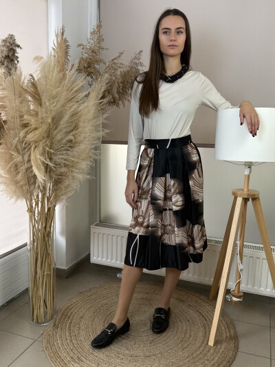 Virágos Á vonalú szoknya - fekete