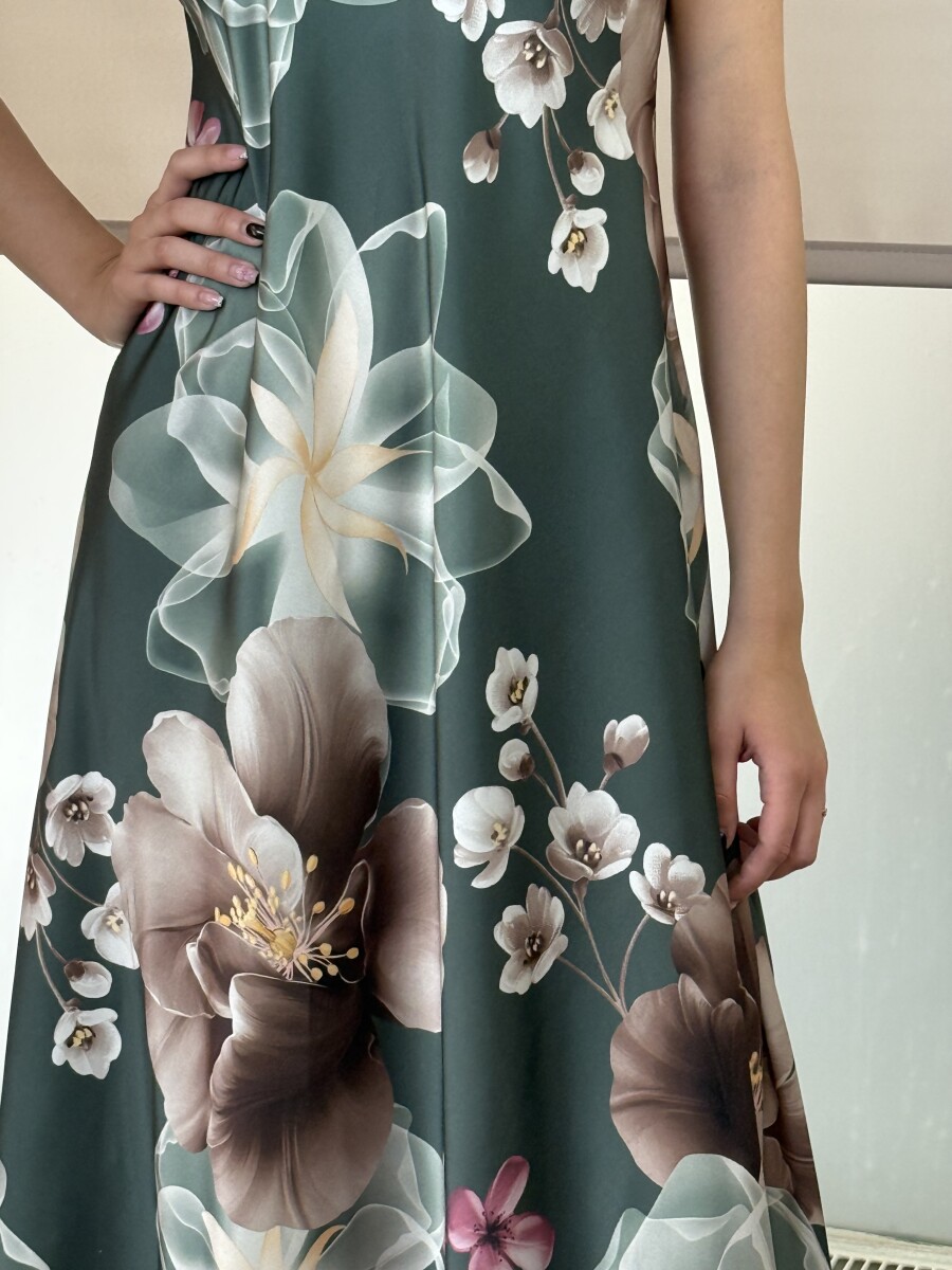 Szatén hatású mintás pántos maxi ruha - khaki - Kép 6