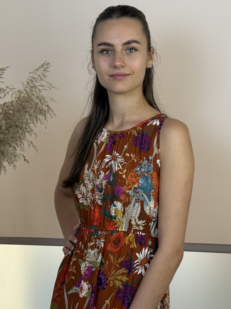 Mintás sliccelt pántos ruha - rozsda - Kép 9