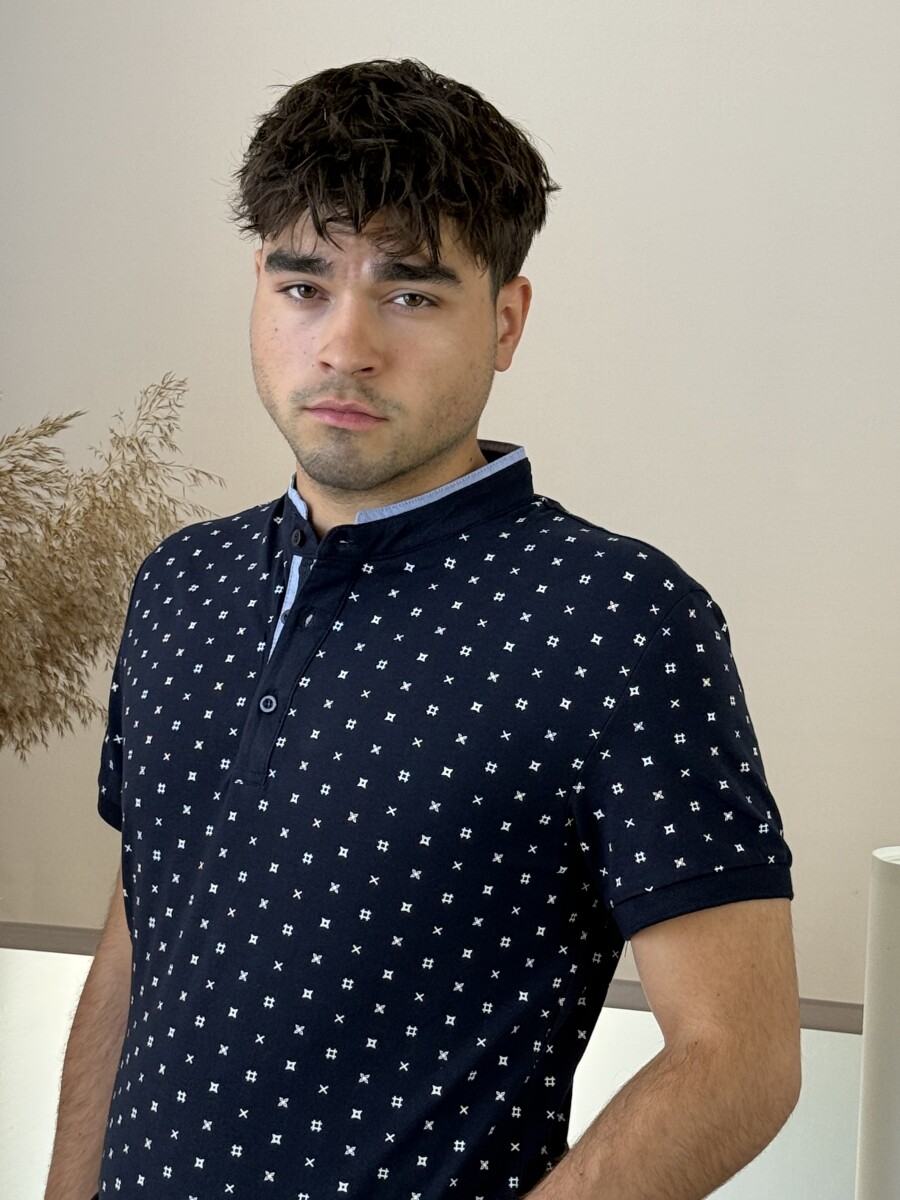 Álló galléros mintás póló - sötétkék - Kép 11