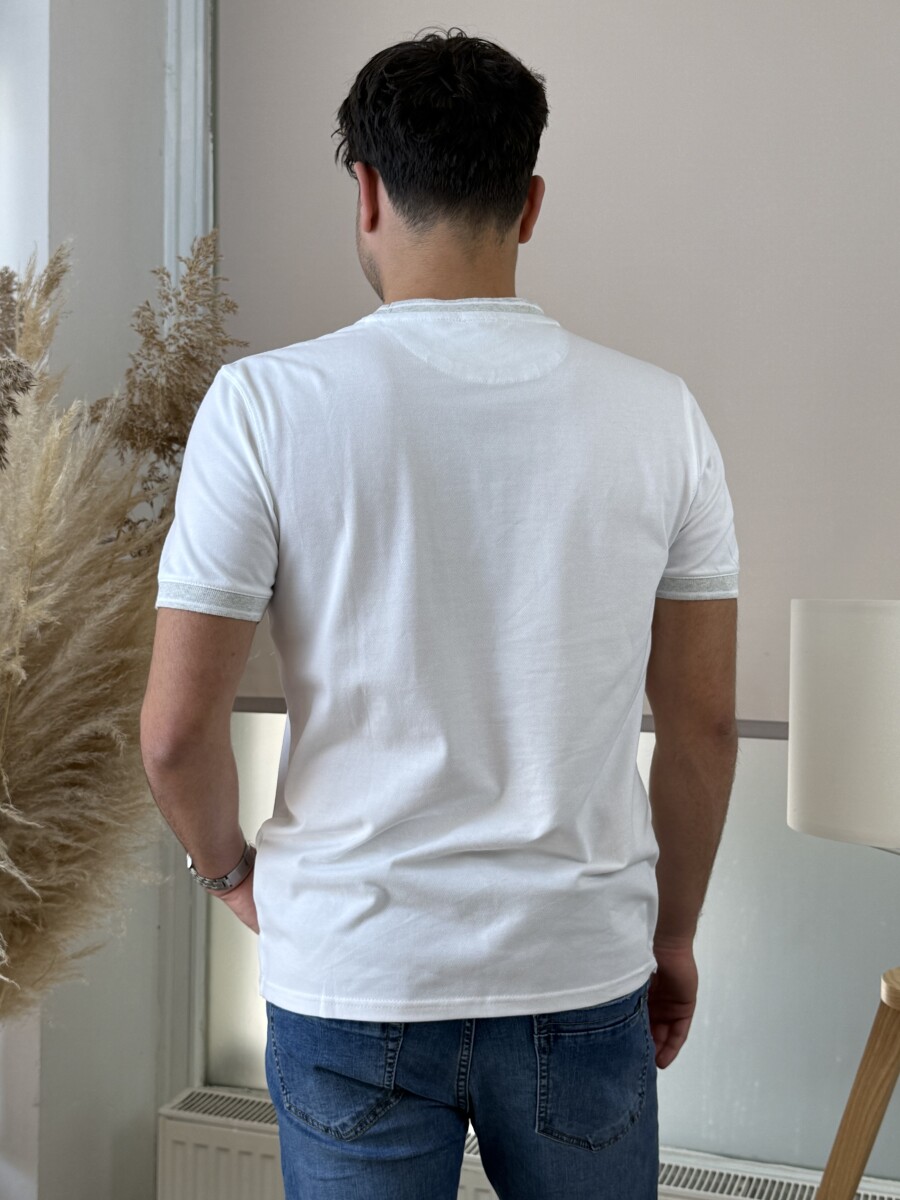 Kereknyakú zsebes póló - fehér - Kép 8