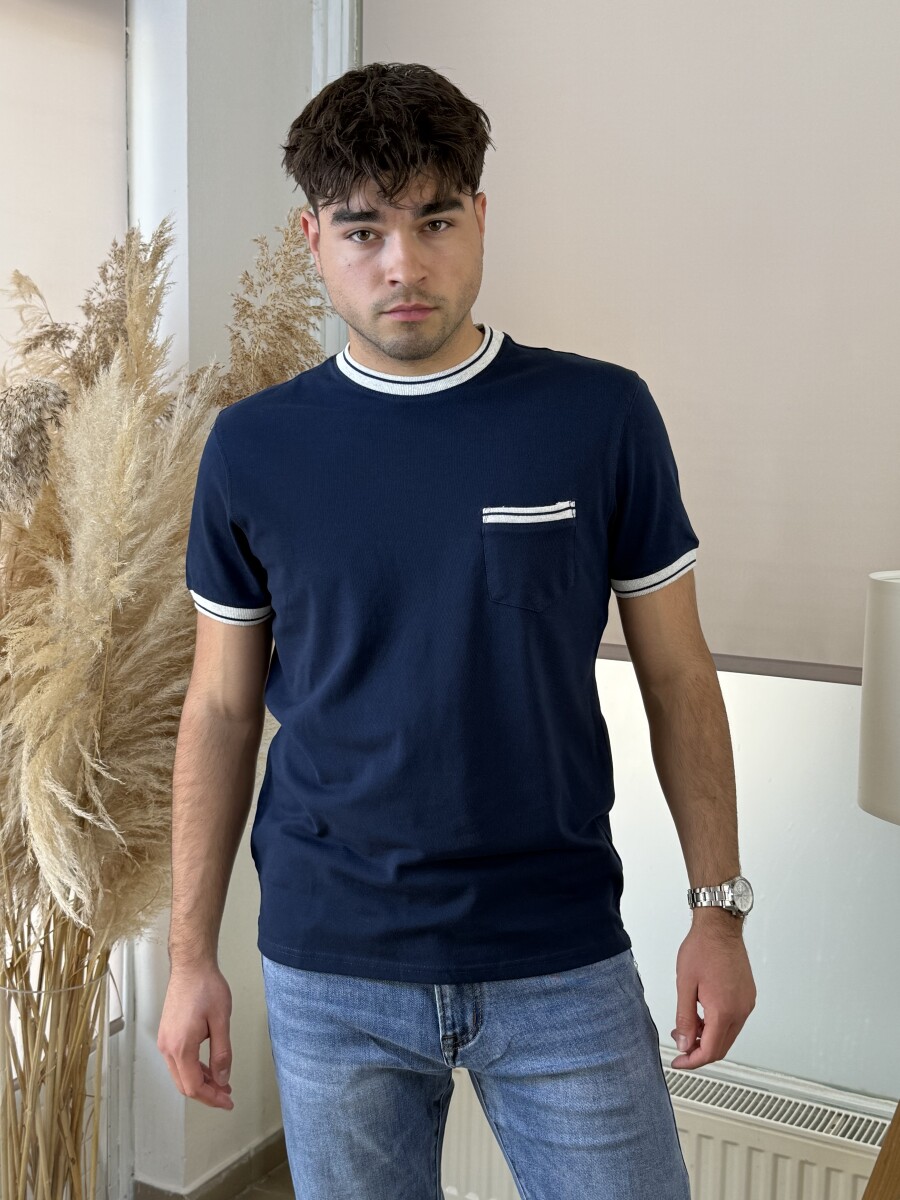 Kereknyakú zsebes póló