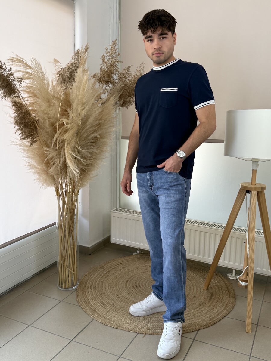 Kereknyakú zsebes póló - sötétkék - Kép 3